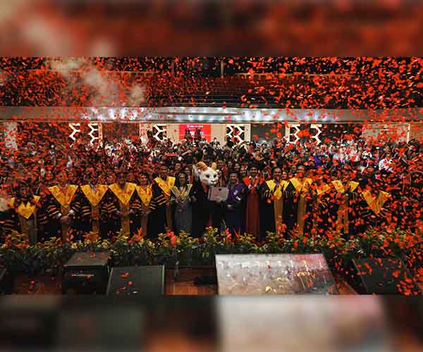 Más de 130 sueños se convierten en realidad en la octava ceremonia de graduación de la UBE.