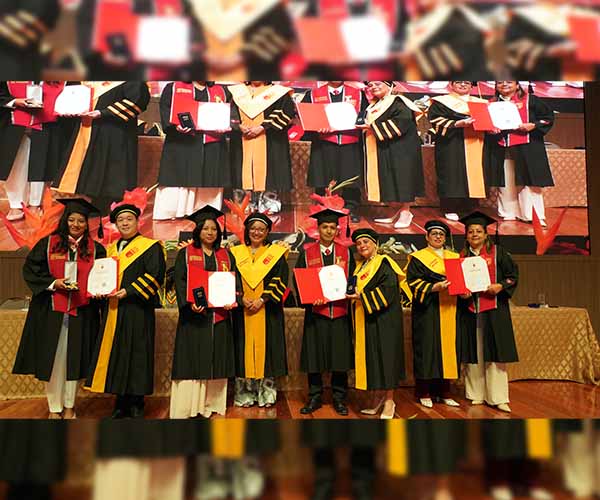 UBE celebró una histórica jornada de graduación con 220 graduados que proyecta nuevos líderes para el Ecuador.