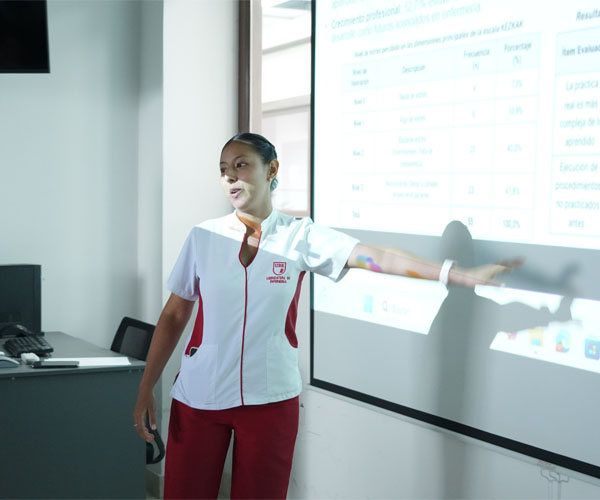 Proyectos de Enfermería destacan por su aporte a la salud y la innovación en el IV Fórum Científico Estudiantil