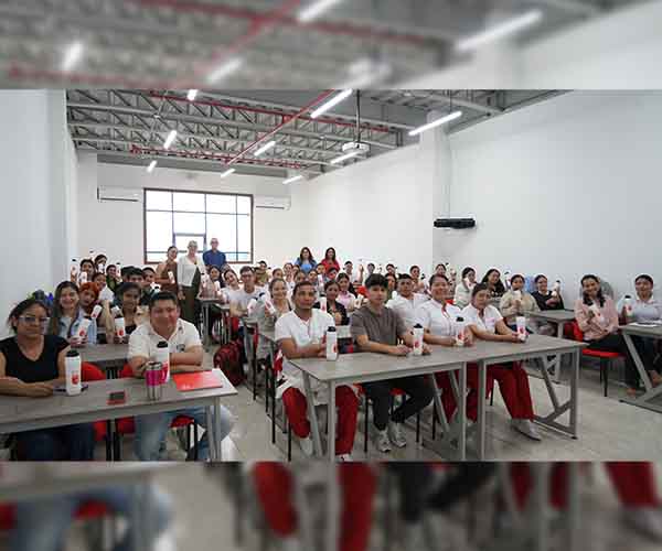 120 nuevos estudiantes de Enfermería inician su camino hacia la licenciatura en la UBE