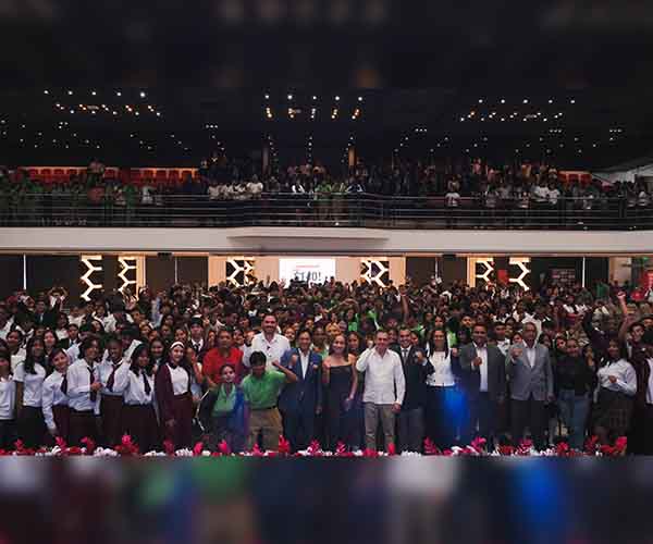 La UBE inspira a 1.000 jóvenes de Durán a construir su futuro desde las aulas