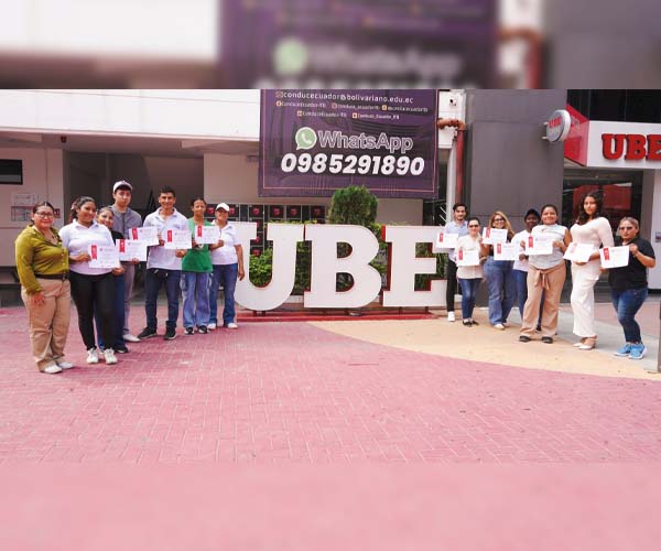 UBE promovió el emprendimiento universitario mediante feria de comercialización