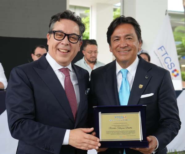 Ph.D. Roberto Tolozano Benites fue reconocido entre guayaquileños emblemáticos por FTCS