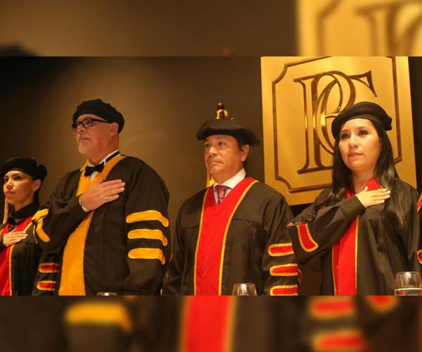 Rector de UBE integró la mesa directiva de la Cumbre CENIT 2026 y entregó doctorados honoris causa